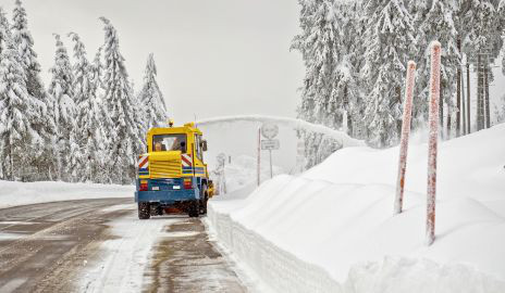 Winterliche-Strafen-Die-Top-Bussgelder-die-Autofahrer-vermeiden-sollten
